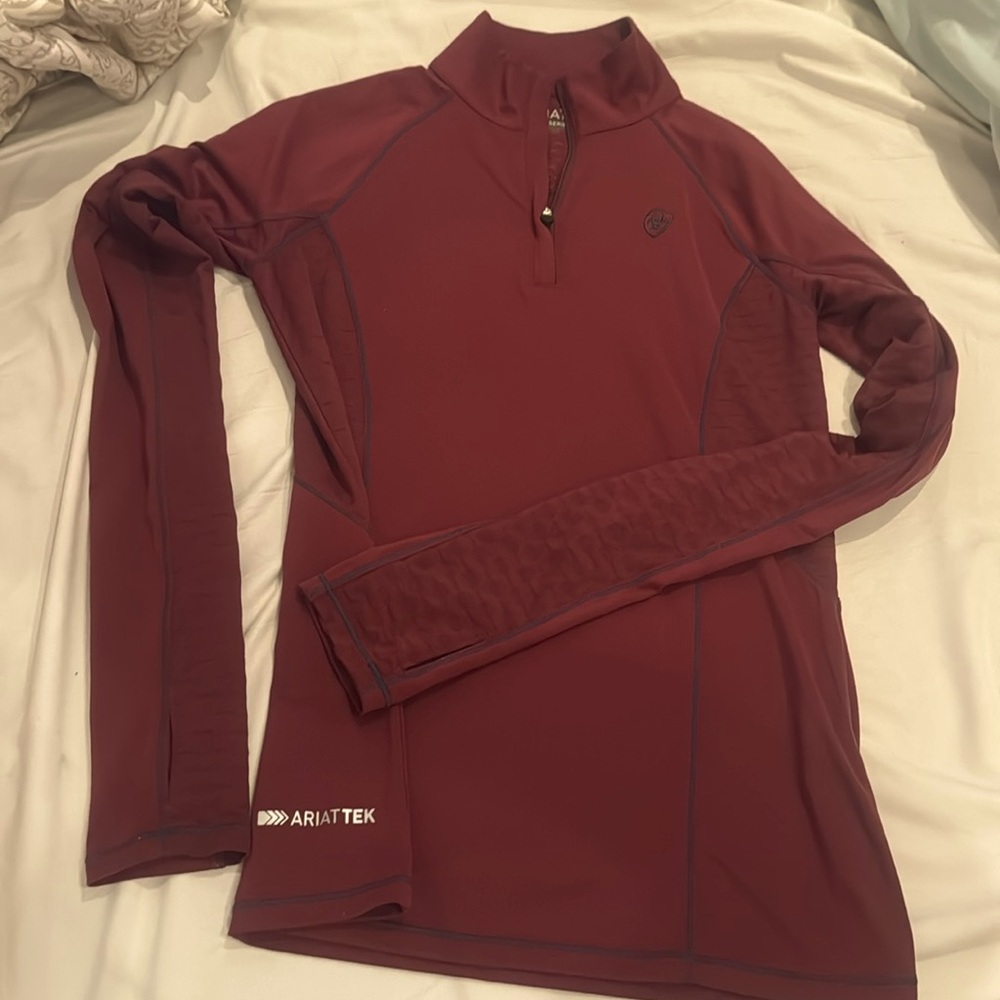Preowned Ariat  1/4 Zip Baselayer 
Wine color 
Size Small 
Cold Series